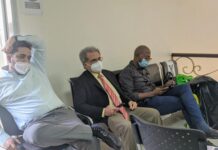 Médicos en huelga de hambre inician negociaciones con el ministro de Salud Pública