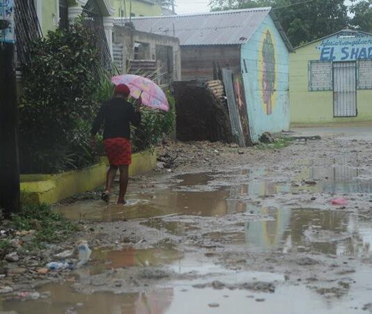 COE reporta 33 comunidades incomunicadas por lluvias