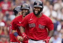 Devers y Santana jonronean y remolcan cinco cada uno en paliza de Boston a Kansas City