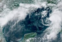 Elsa, a punto de volver a ser huracán, avanza hacia la costa oeste de Florida