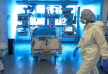 El covid en República Dominicana sigue en alta: Tres muertes, 996 casos y 228 en UCI