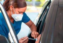 Cerca de tres mil personas se inoculan en centro de vacunación vehicular COVID-19