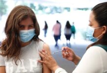 Las vacunas anticovid afectan la menstruación de algunas mujeres, pero los efectos son breves